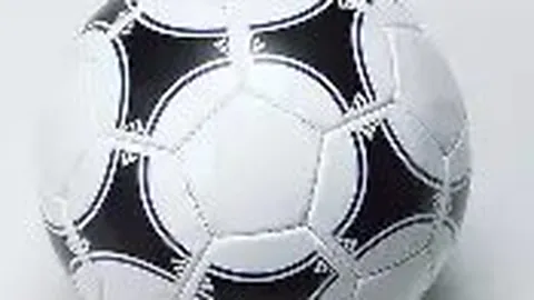 “曼联今夏有望免费引进戴维与安赫尔-戈麦斯，免签前景乐观”